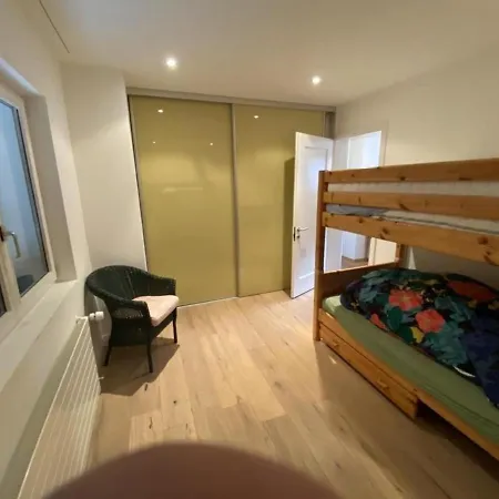 Kinderfreundliche 3-zimmerwohnung In Laax-cons Mit Arvenholz-stube 80 M2 * Laax