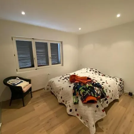 Kinderfreundliche 3-zimmerwohnung In Laax-cons Mit Arvenholz-stube 80 M2 Lägenhet