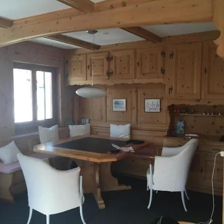 Kinderfreundliche 3-zimmerwohnung In Laax-cons Mit Arvenholz-stube 80 M2 Διαμέρισμα *